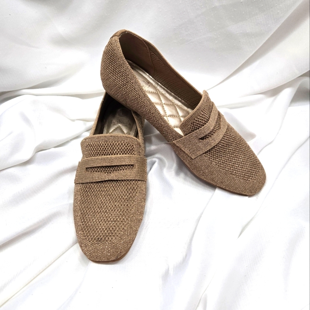 La Strada Tan/Gold Flats with Classic Slip-On Design  Fall Size 39